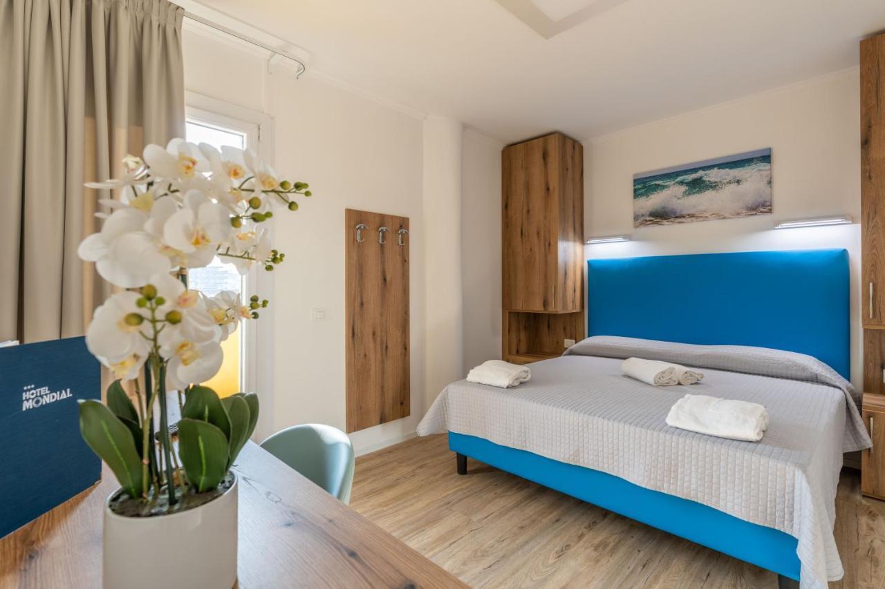 Hotel Mondial Лидо ди Йезоло Екстериор снимка