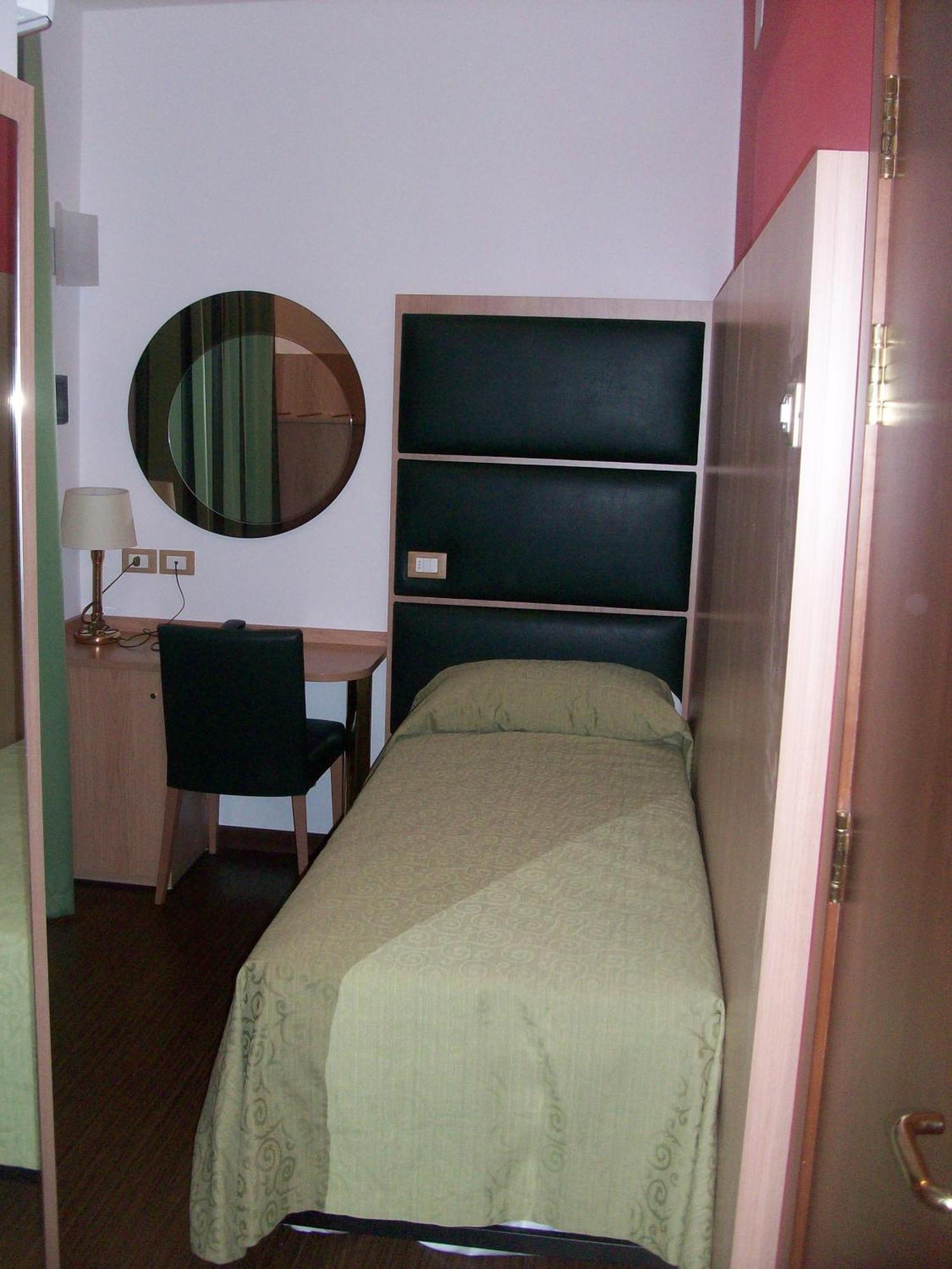 Hotel Mondial Лидо ди Йезоло Екстериор снимка