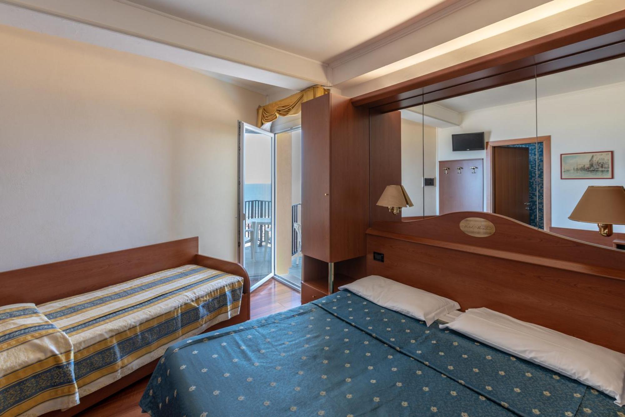 Hotel Mondial Лидо ди Йезоло Екстериор снимка