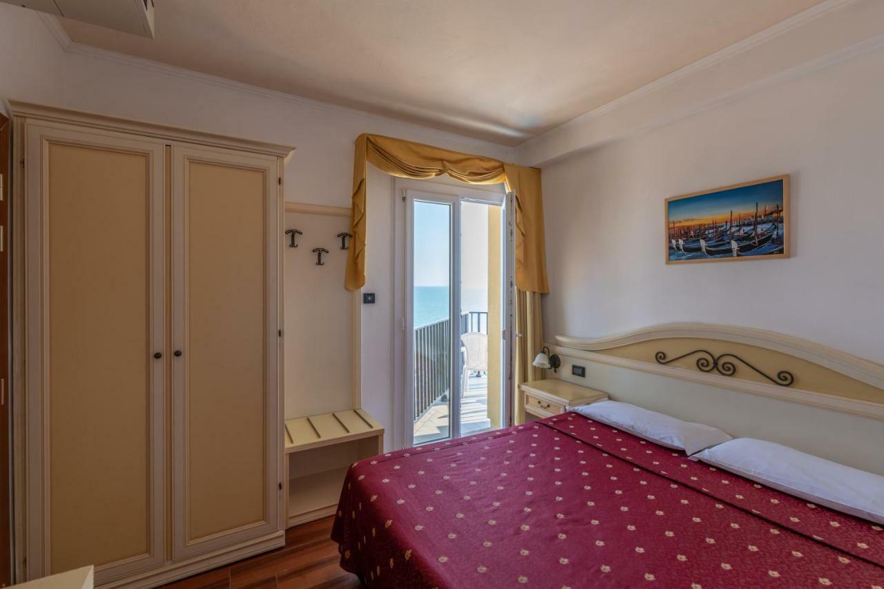 Hotel Mondial Лидо ди Йезоло Екстериор снимка