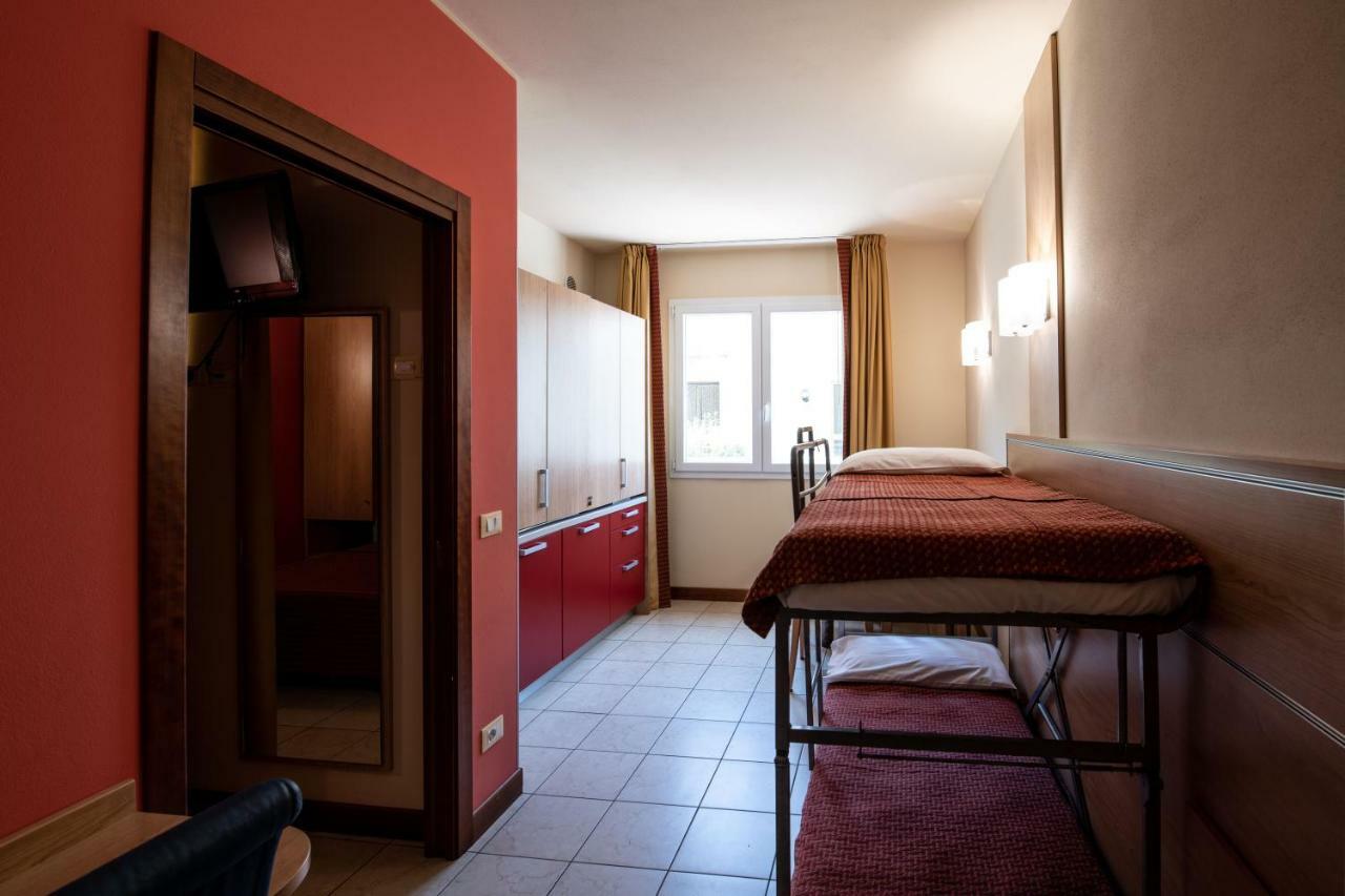 Hotel Mondial Лидо ди Йезоло Екстериор снимка