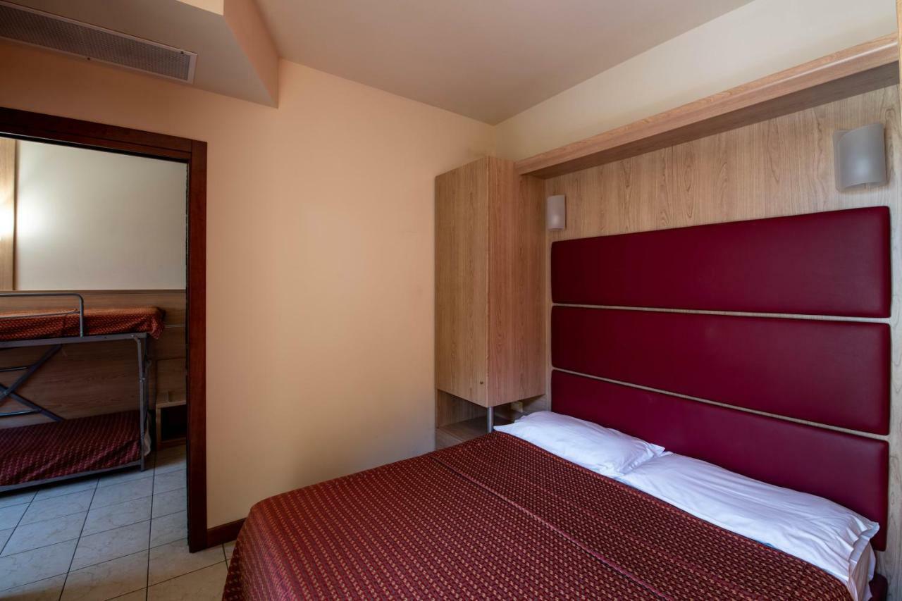 Hotel Mondial Лидо ди Йезоло Екстериор снимка