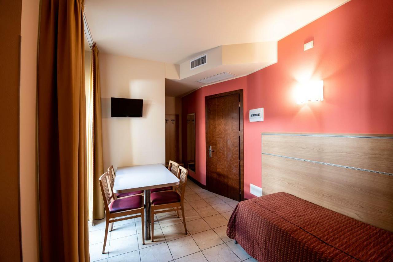 Hotel Mondial Лидо ди Йезоло Екстериор снимка