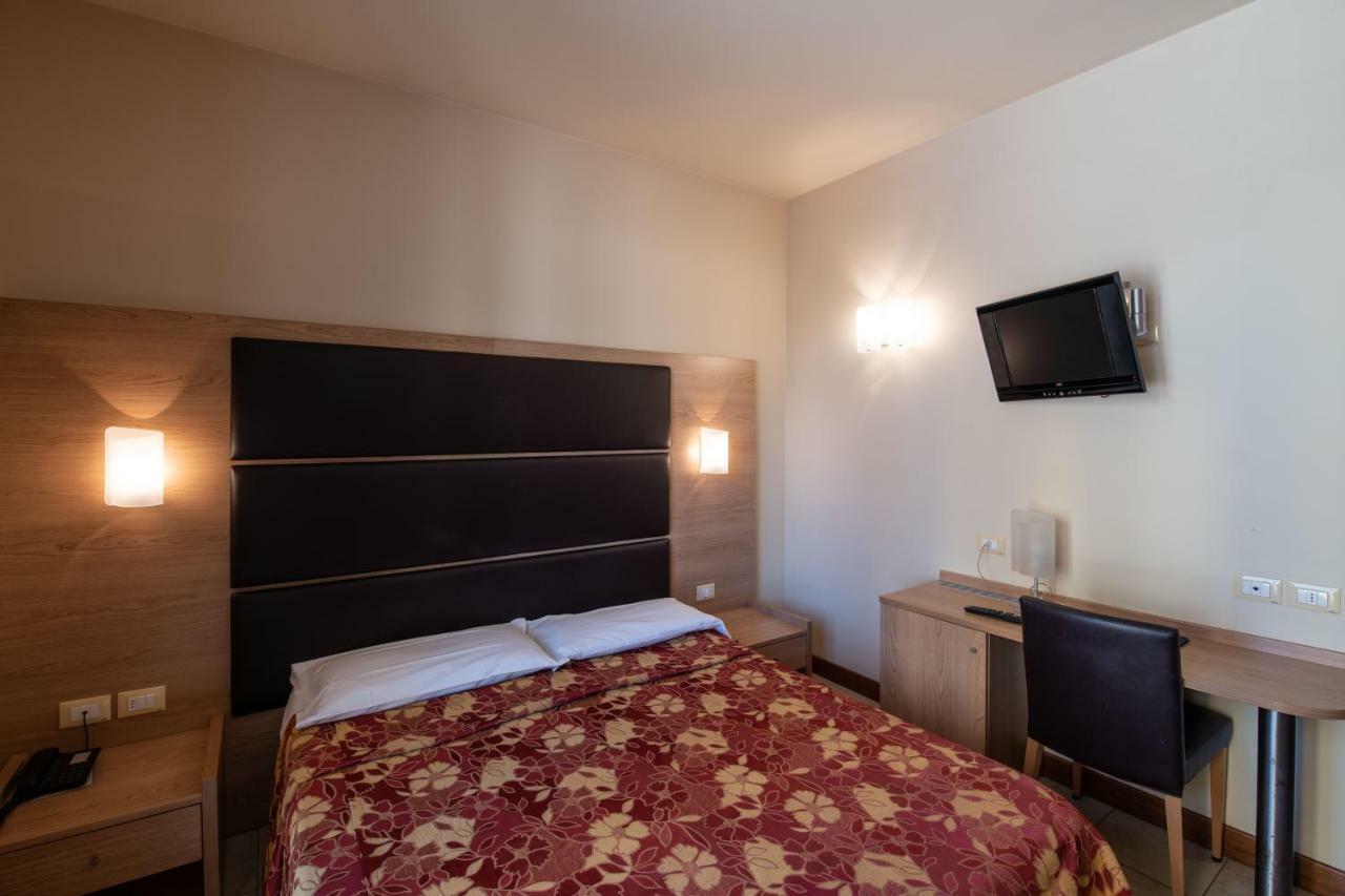 Hotel Mondial Лидо ди Йезоло Екстериор снимка