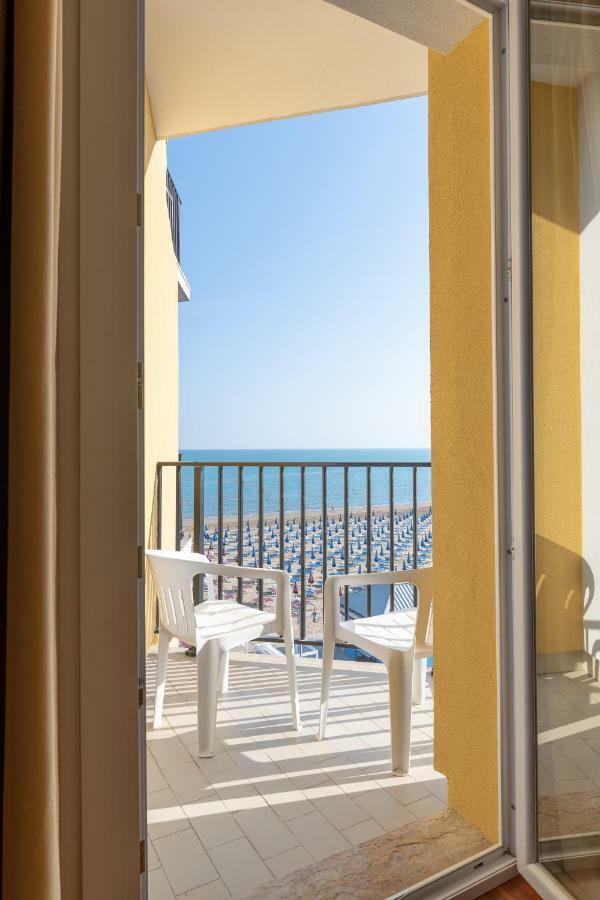 Hotel Mondial Лидо ди Йезоло Екстериор снимка